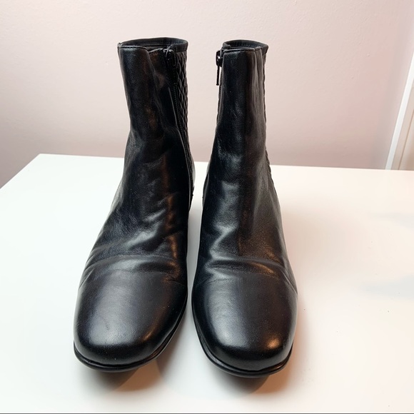 Sesto Meucci Quilted Narrow Leather Booties - Picture 2 of 7